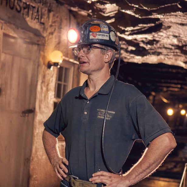 a miner using the LI-5300-G Cap lamp